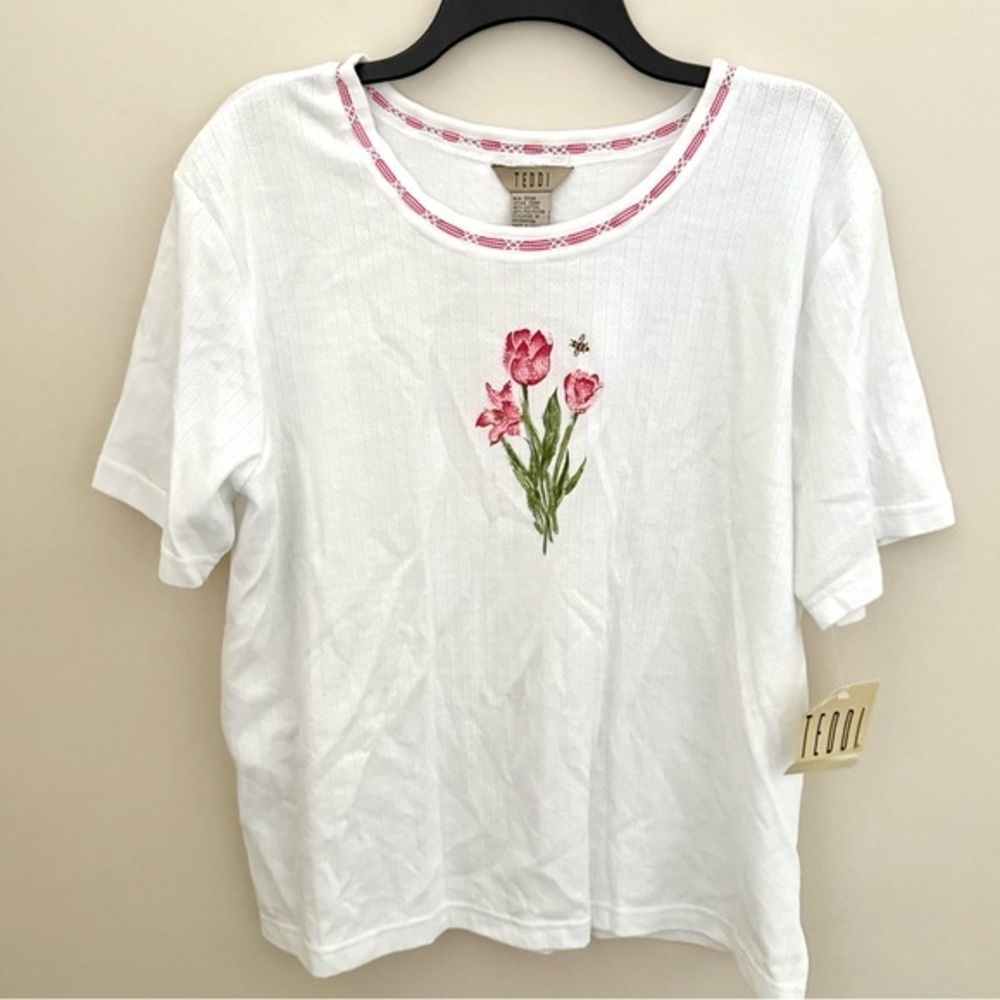 Vintage Teddi Pink White Beaded Floral Short Sleeve Crew Neck T Shirt